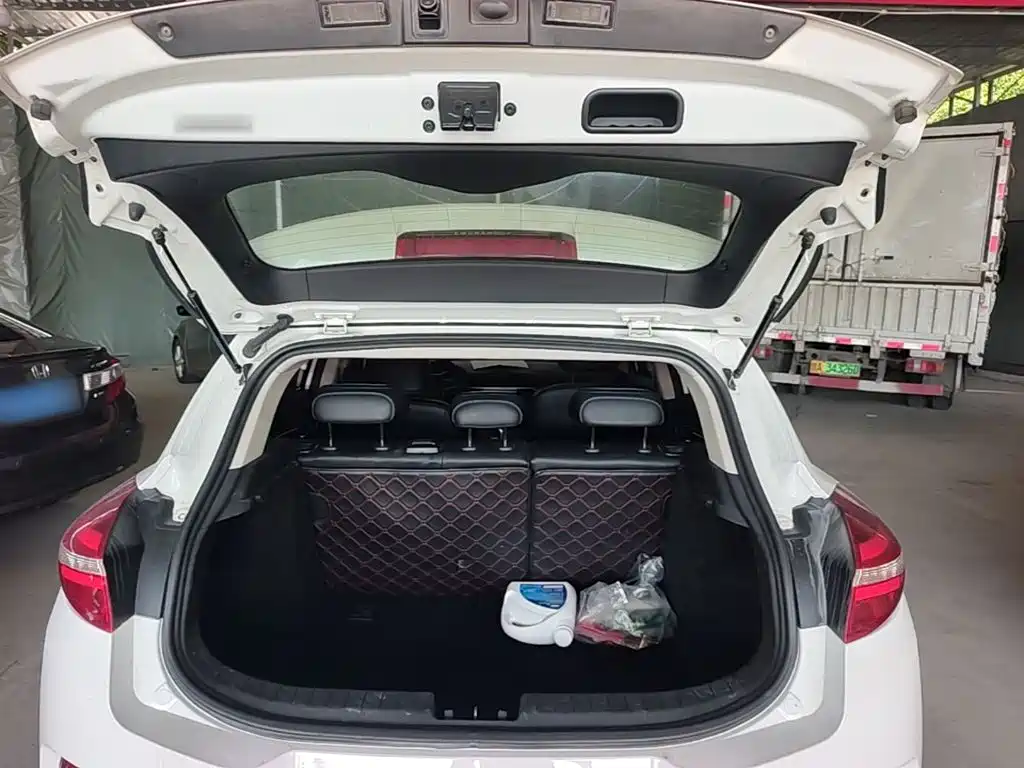 Geely Emgrand GS 2016 — фото 19