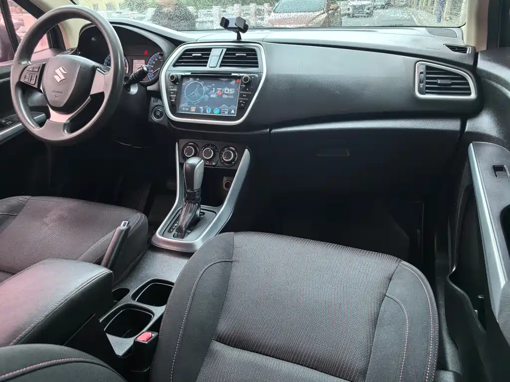 Suzuki S-Cross 2015 — фото 15