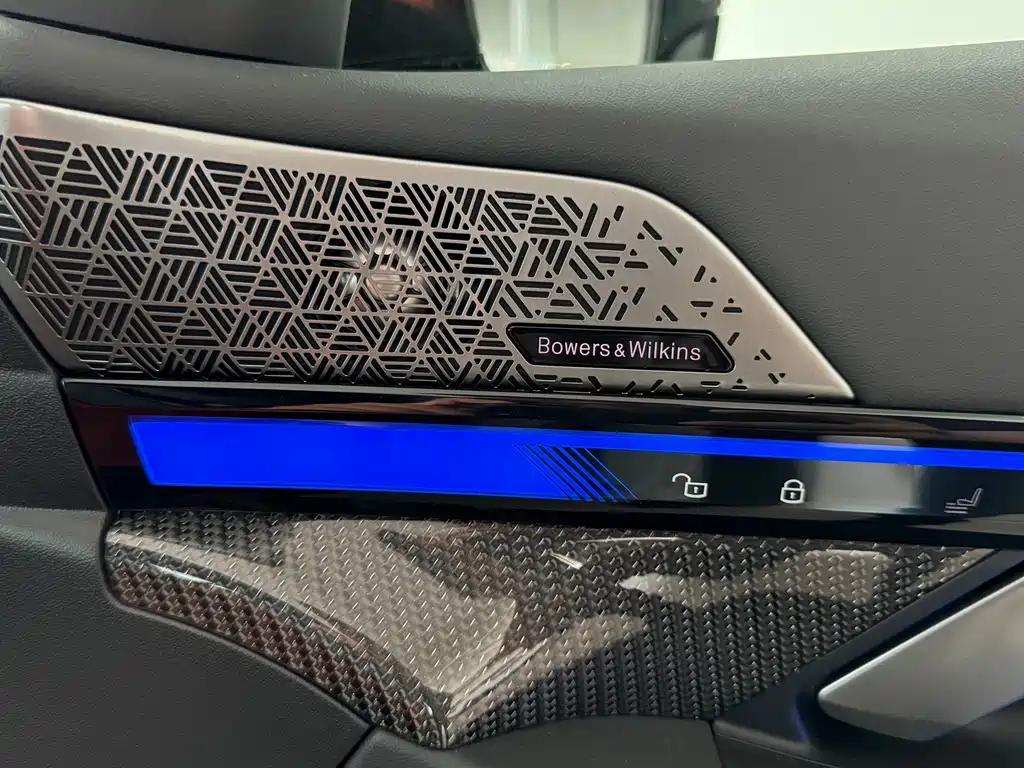BMW M5 New Energy — фото 20