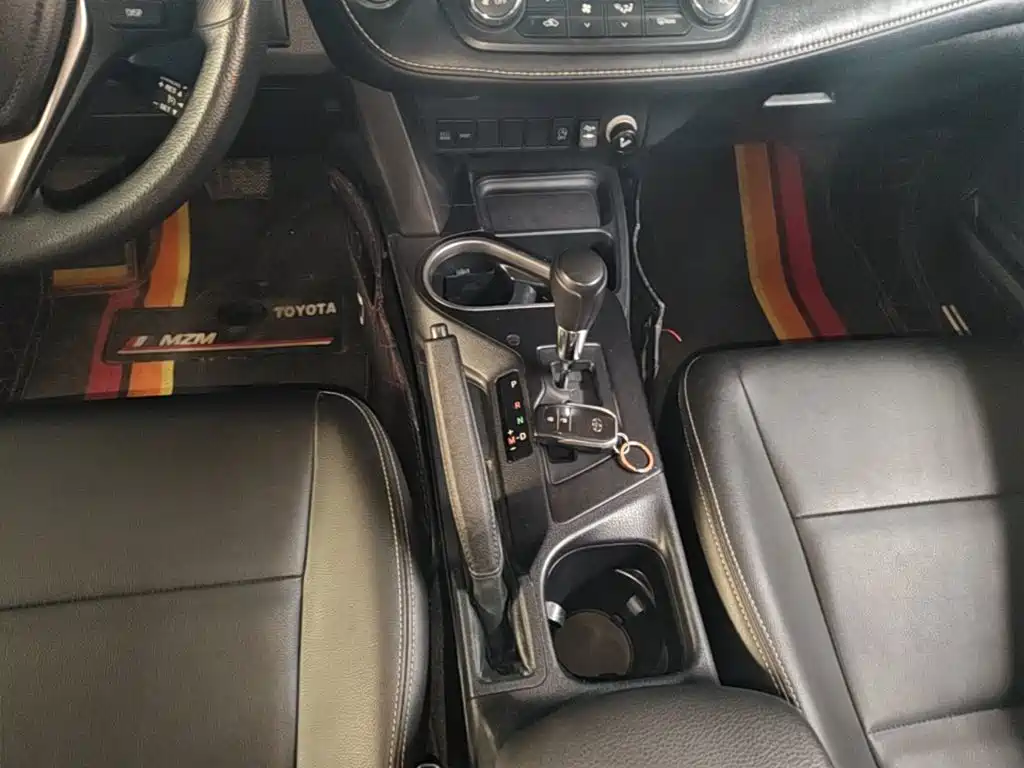 Toyota RAV4 2019 — фото 14