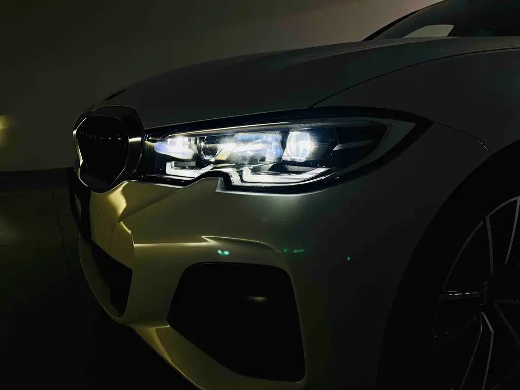 BMW 3 Series 2021 — фото 16