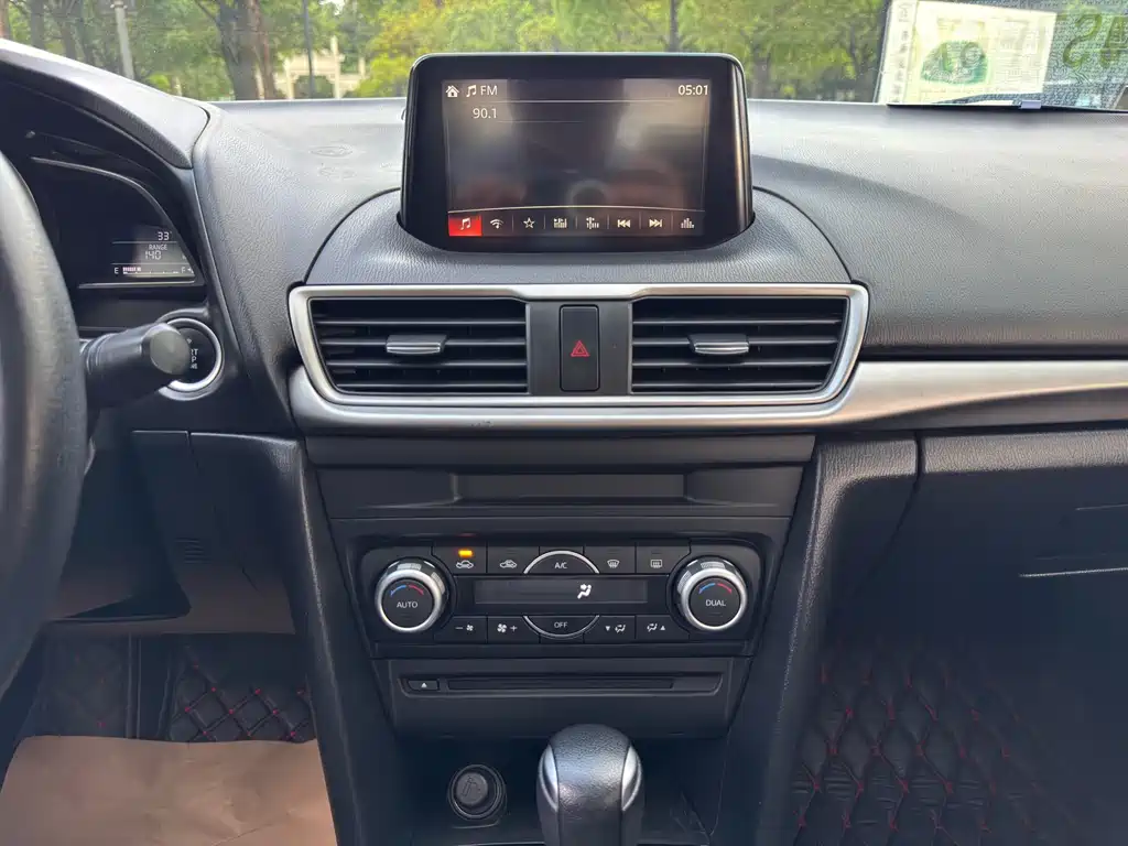 Mazda 3 Axela 2017 — фото 14