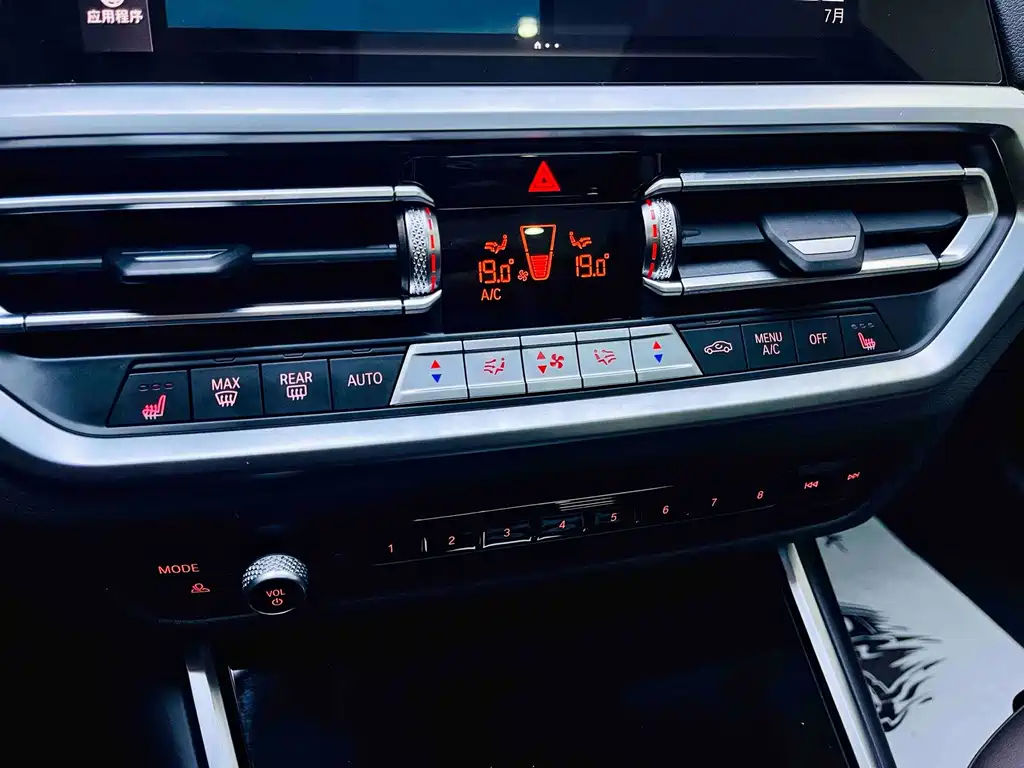 BMW 3 Series 2021 — фото 19