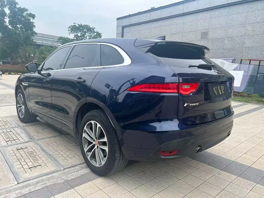 Jaguar F-PACE 2018 — фото 15