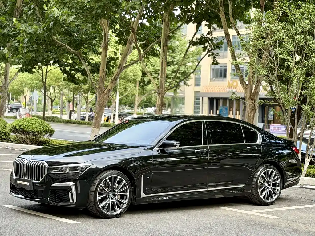 BMW 7 Series 2020 — фото 1
