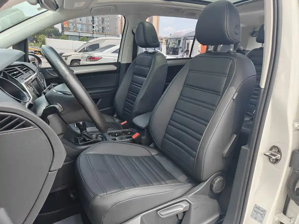 Volkswagen Touran 2018 — фото 14
