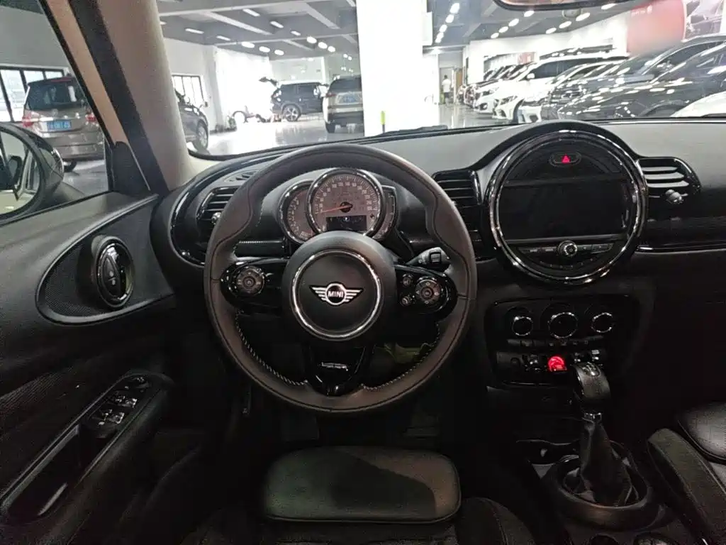 MINI Clubman 2019 — фото 11