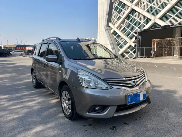 Nissan Livina 2013