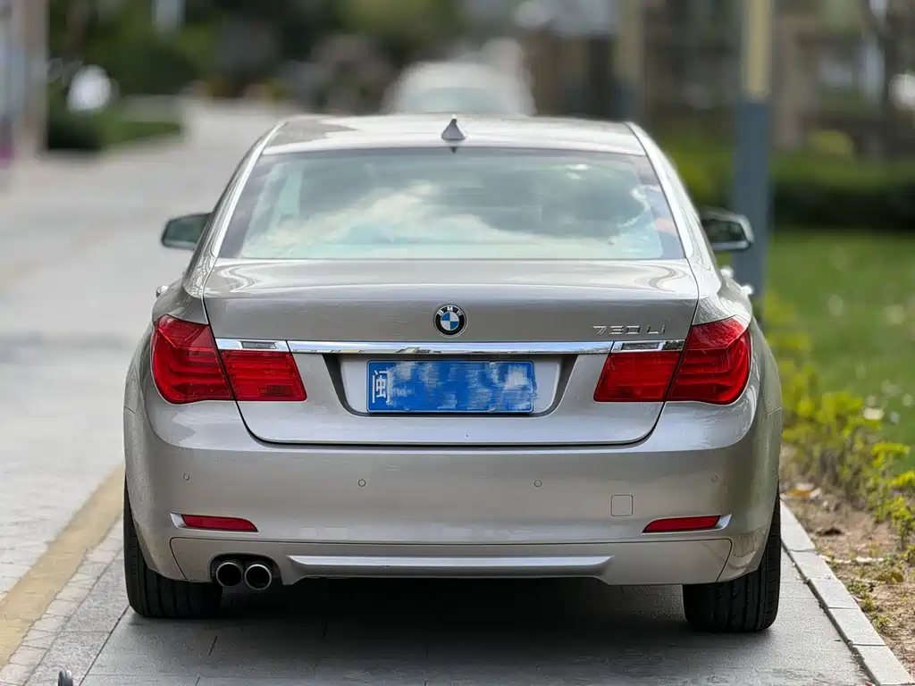 BMW 7 Series 2011 — фото 5