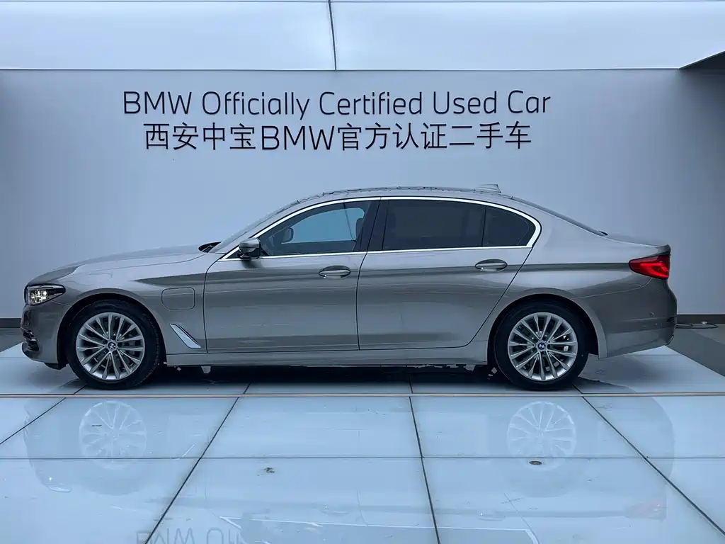 BMW 5 Series New Energy 2020 — фото 3