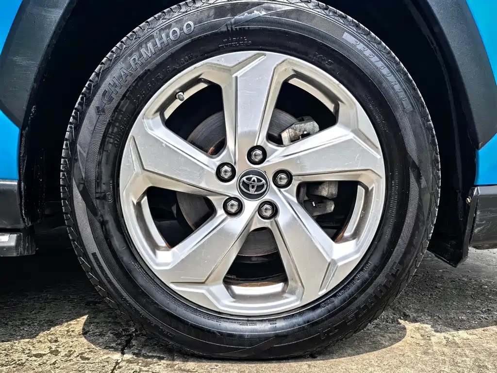 Toyota RAV4 2020 — фото 4