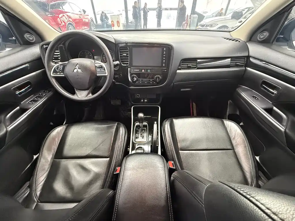 Mitsubishi Outlander 2022 — фото 10