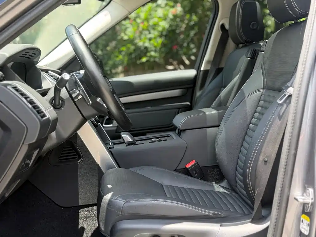 Land Rover Discovery 2022