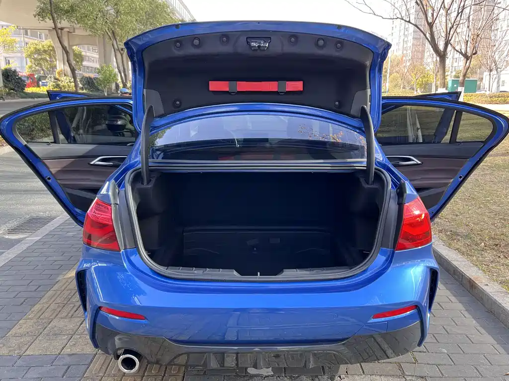 BMW 1 Series 2019 — фото 17