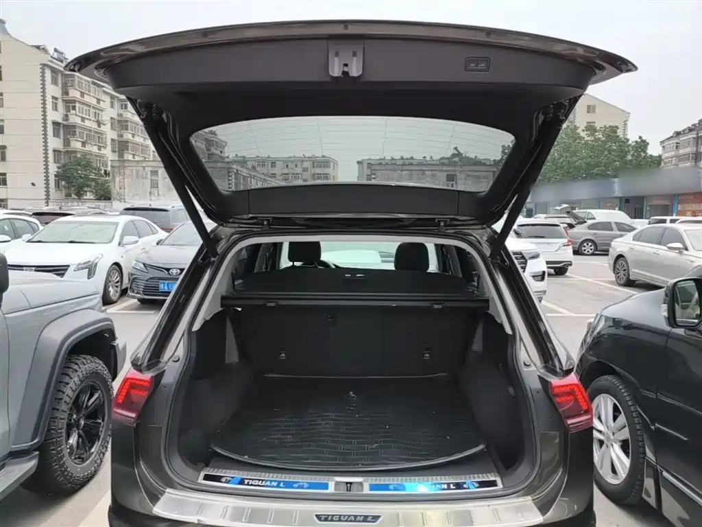 Volkswagen Tiguan L 2017 — фото 19