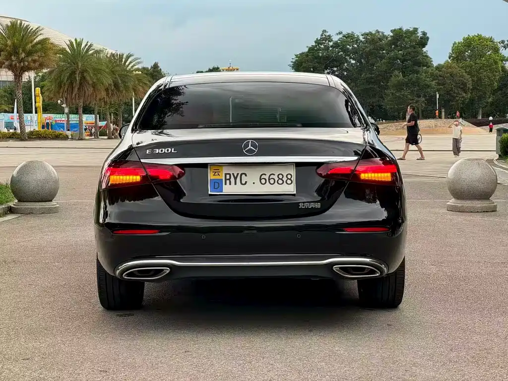 Mercedes-Benz E-Class 2022
