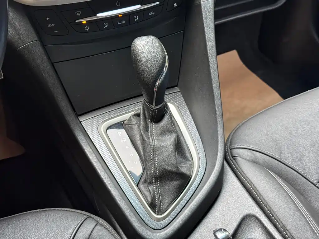 Buick Excelle 2019 — фото 12