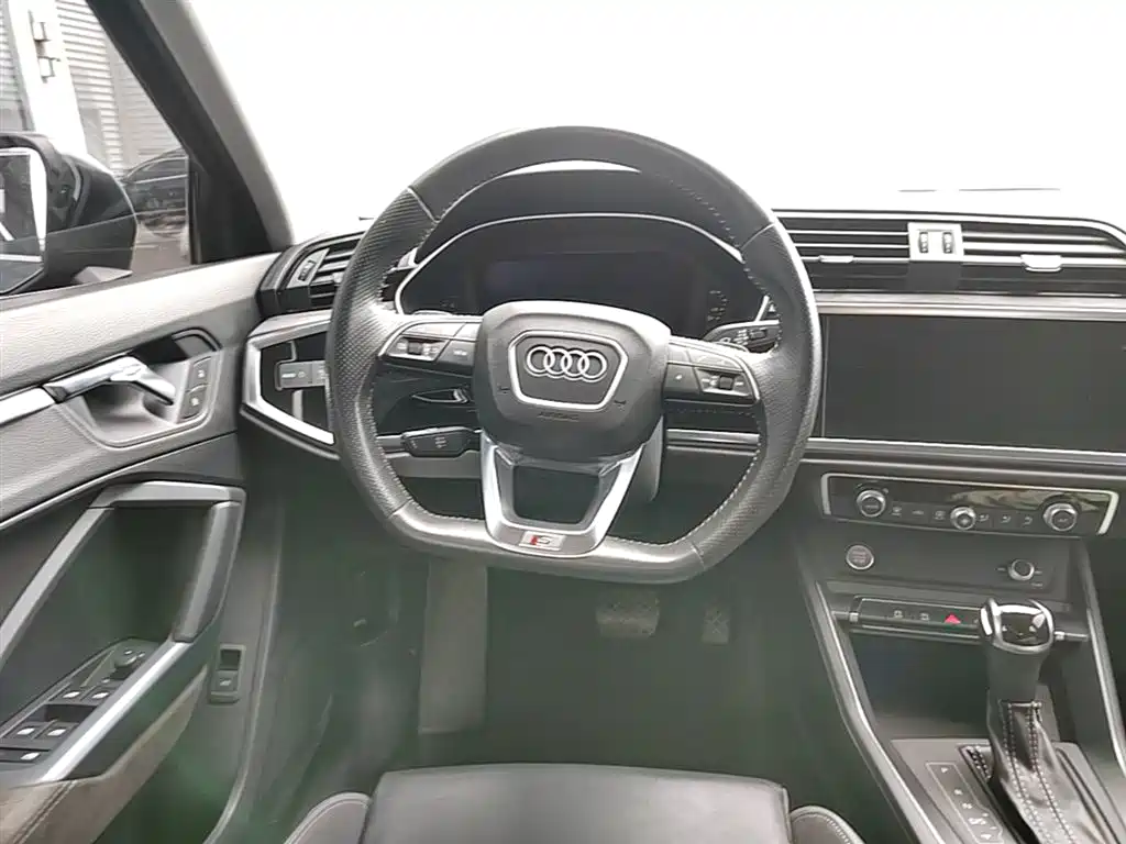 Audi Q3 2020 — фото 17