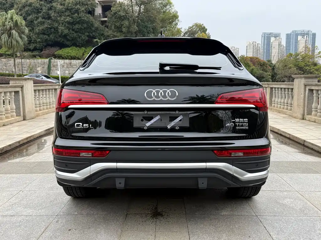 Audi Q5L Sportback 2022 — фото 13