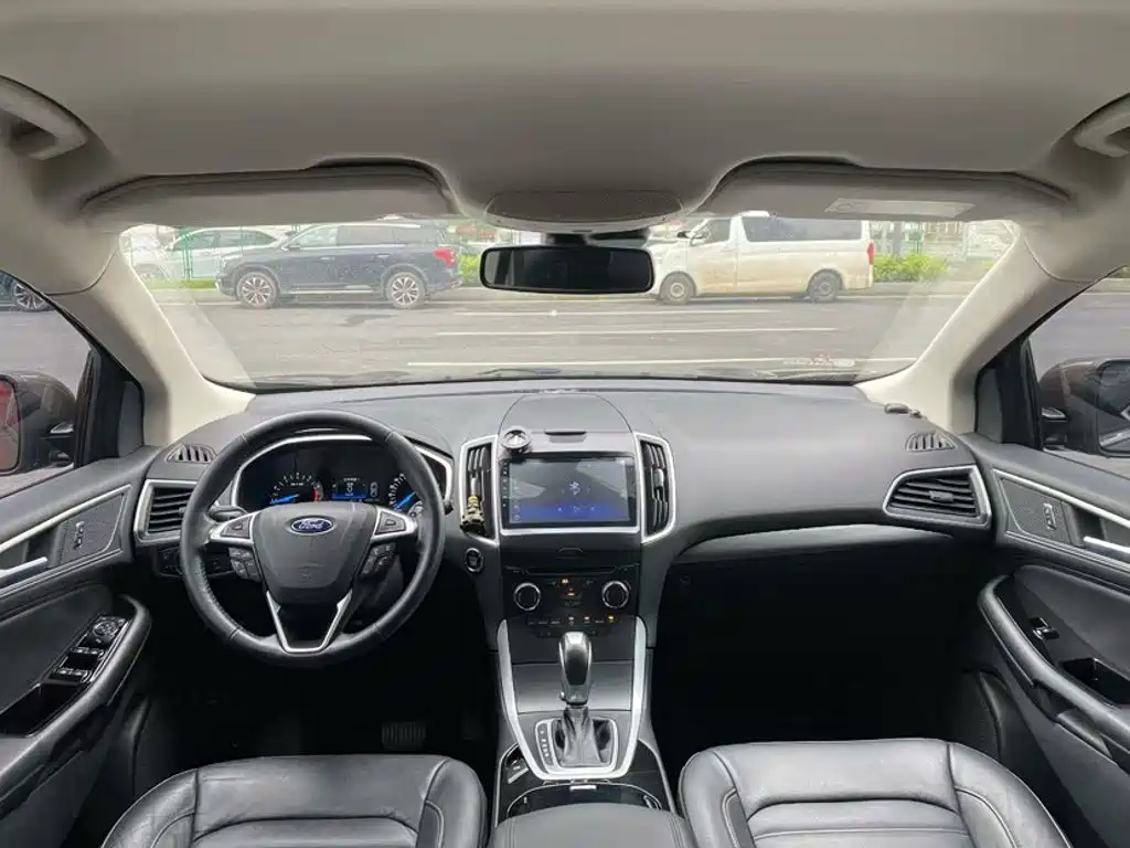 Ford Edge 2017 — фото 13