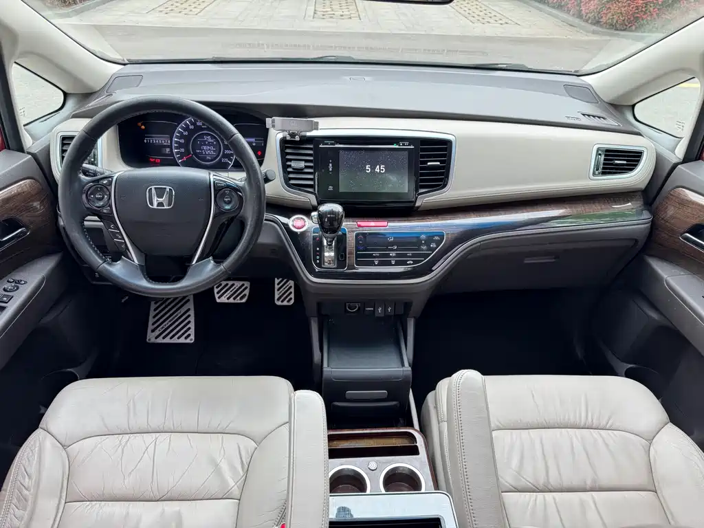 Honda Odyssey 2015 — фото 7