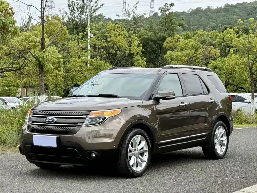 Ford Explorer 2015 — фото 1