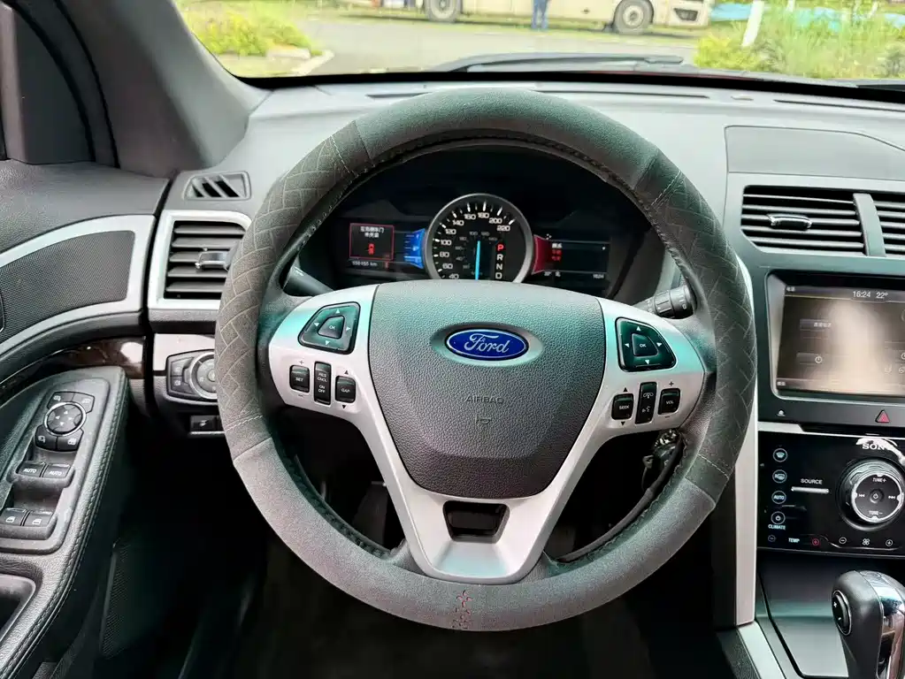 Ford Explorer 2015 — фото 13