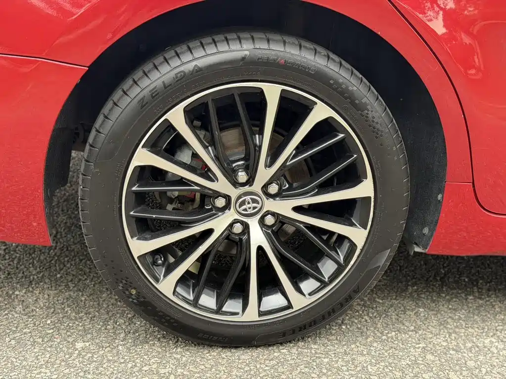 Toyota Camry 2018 — фото 8