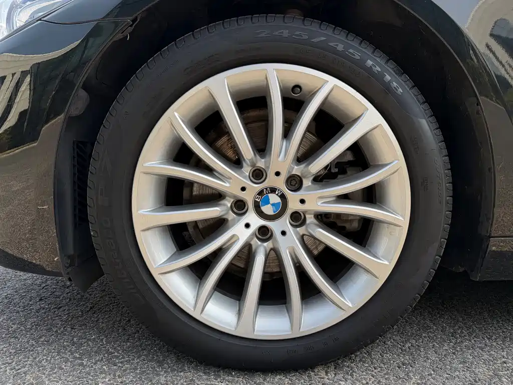BMW 5 Series 2015 — фото 21