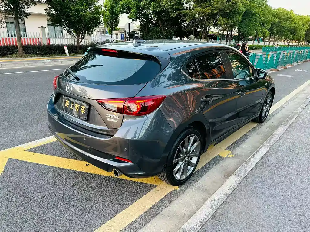 Mazda 3 Axela 2017 — фото 4