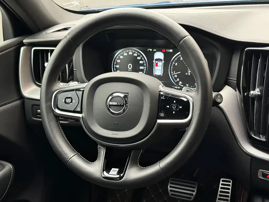 Volvo XC60 2020 — фото 13