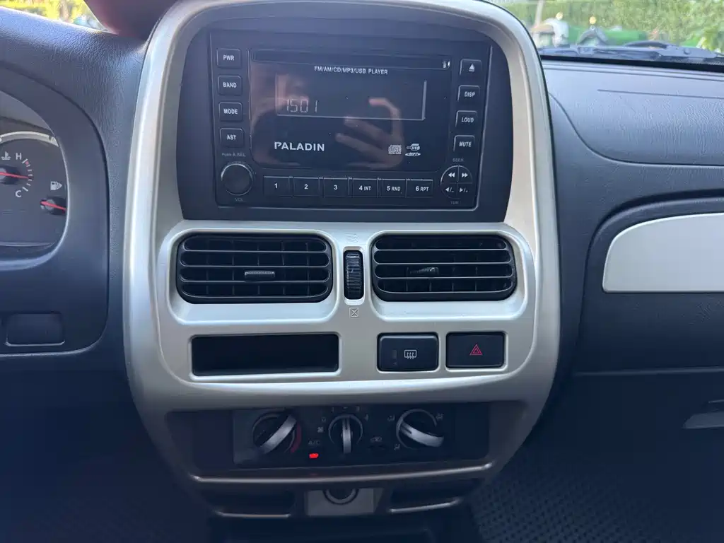 Nissan Paladin 2014 — фото 14