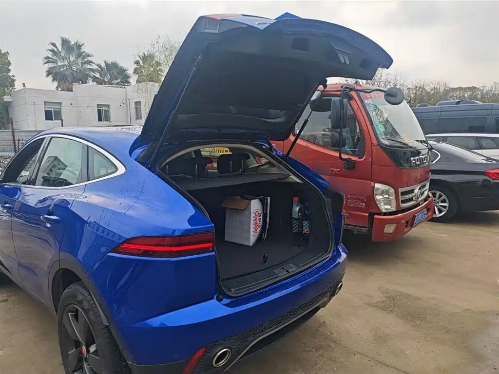 Jaguar E-PACE 2021 — фото 19