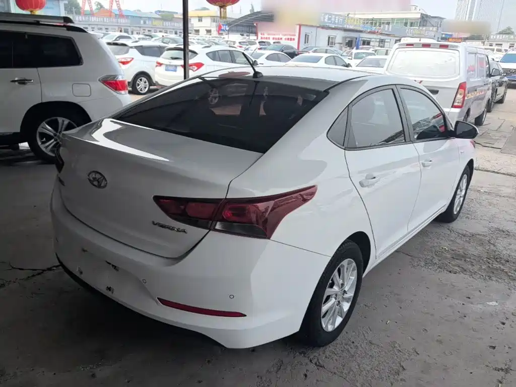 Hyundai Verna 2017 — фото 7