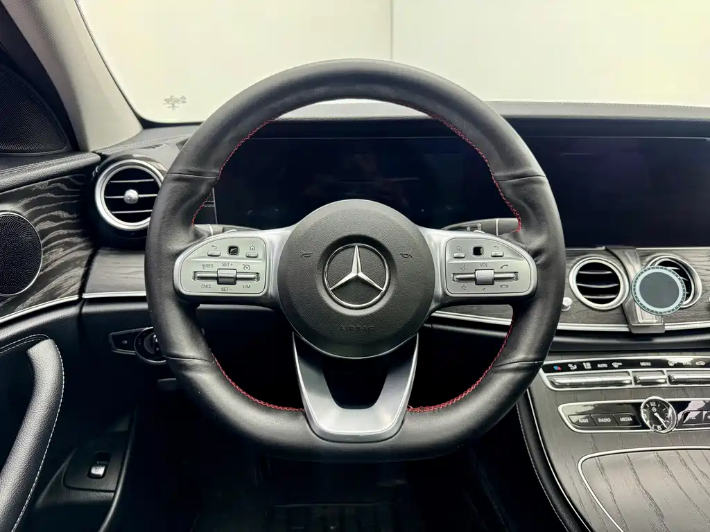 Mercedes-Benz E-Class 2020 — фото 17