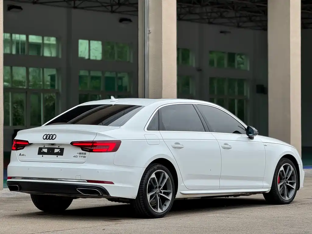 Audi A4L 2019 — фото 4