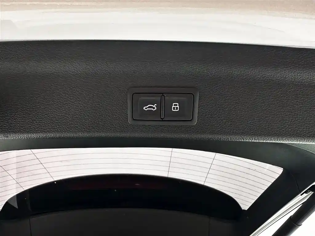Audi Q3 2021 — фото 18