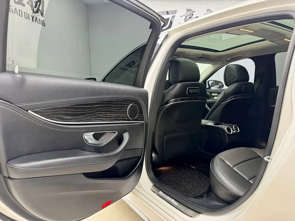 Mercedes-Benz E-Class 2020 — фото 11