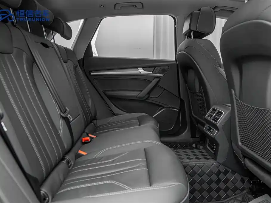 Audi Q5L 2023 — фото 16