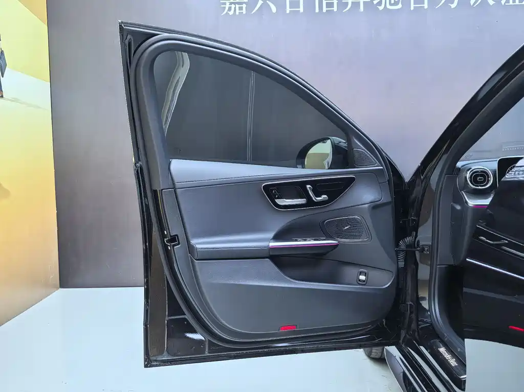 Mercedes-Benz C-Class 2024 — фото 12