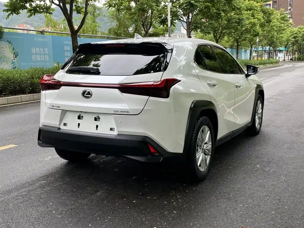 Lexus UX 2024 — фото 17