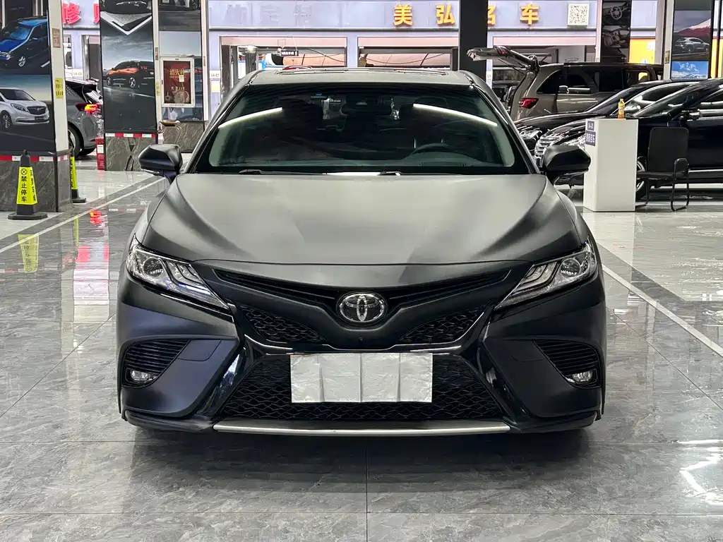 Toyota Camry 2018 — фото 2