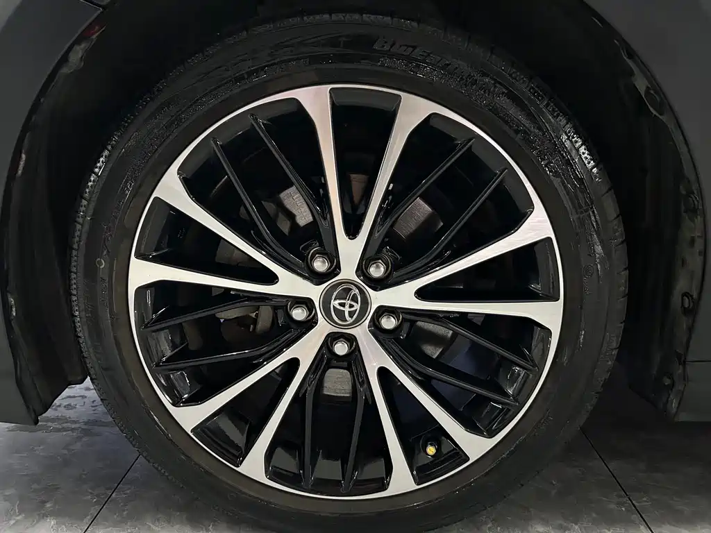 Toyota Camry 2018 — фото 15