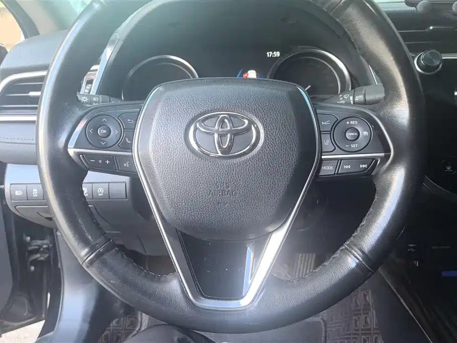 Toyota Camry 2020 — фото 15