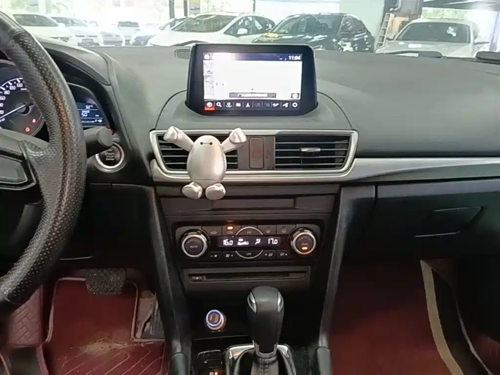 Mazda 3 Axela 2018 — фото 13