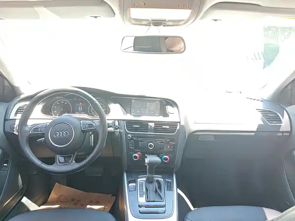 Audi A4L 2015