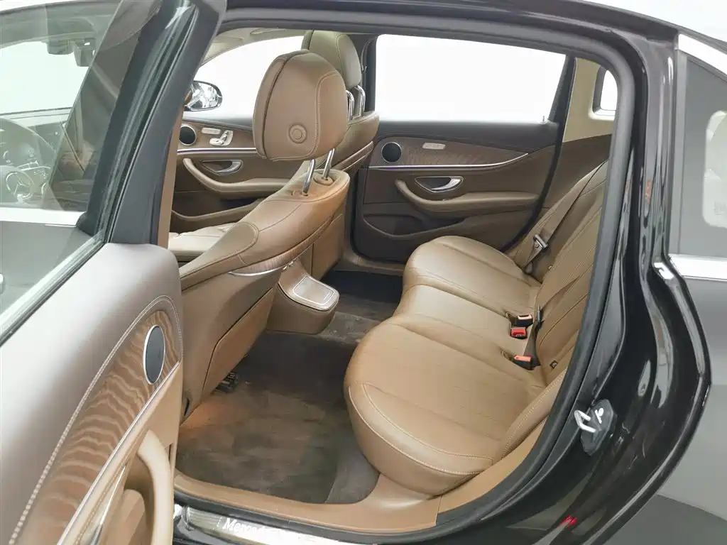 Mercedes-Benz E-Class 2023 — фото 15