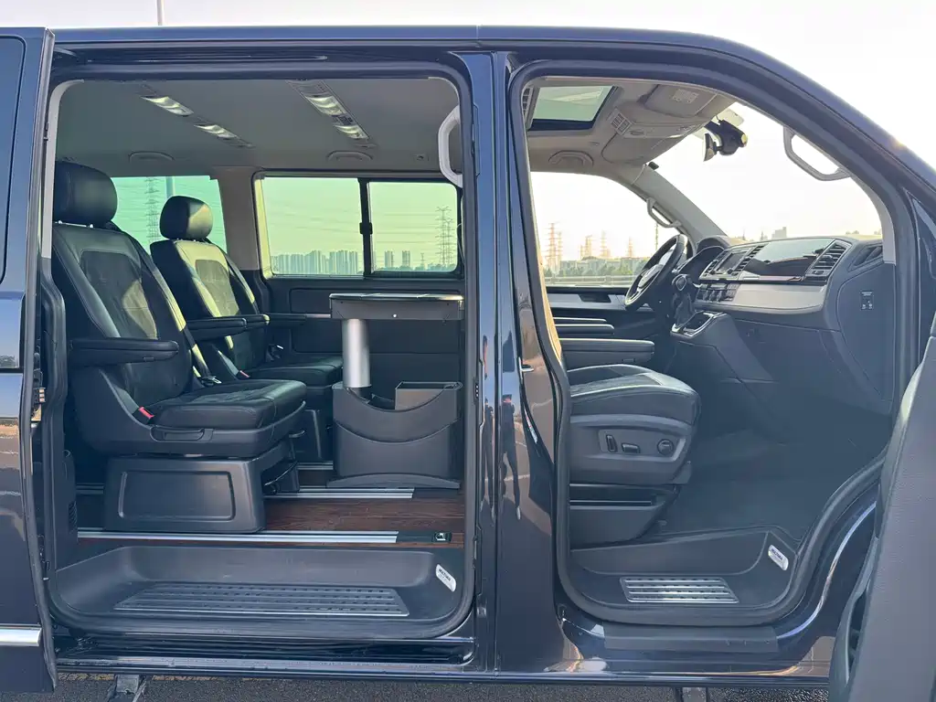 Volkswagen Multivan 2018 — фото 30