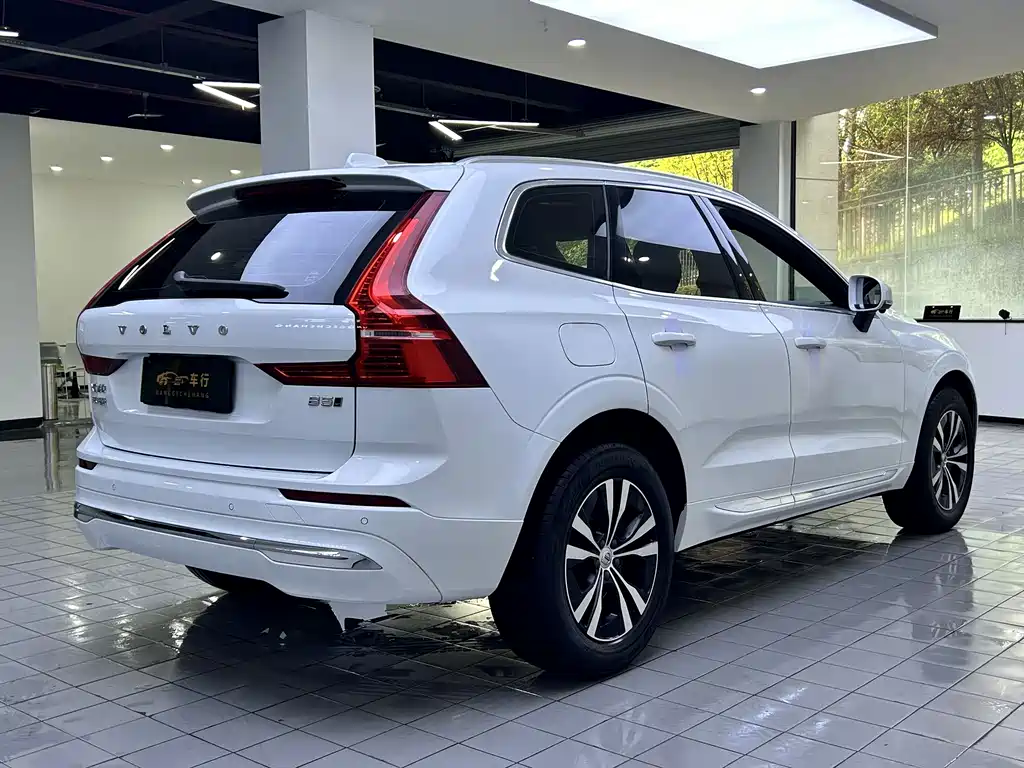 Volvo XC60 2024 — фото 11
