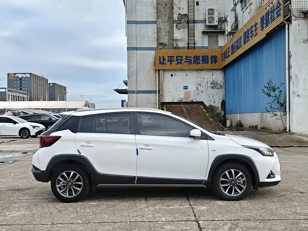 Toyota Yaris L 2022 — фото 8